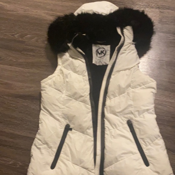 Used - Picture 1 of 3